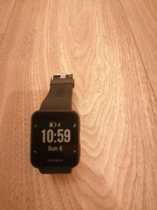 are fitbits better than apple watches
